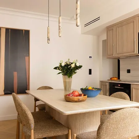 Design A C 3br 8p - Notre Dame Apartment